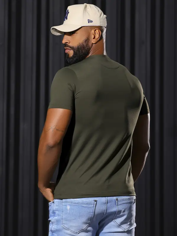 Camiseta Masculina com Estampa Metalizada em Relevo Pit Bull Jeans Luxo