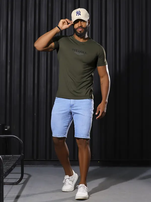 Camiseta Masculina com Estampa Metalizada em Relevo Pit Bull Jeans Luxo