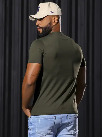 Camiseta Masculina com Estampa Metalizada em Relevo Pit Bull Jeans Luxo