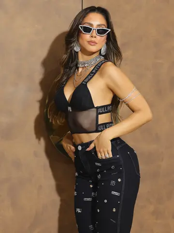 Calça Mom Sofisticada e Confortável com Detalhes Únicos Pit Bull Jeans Luxo