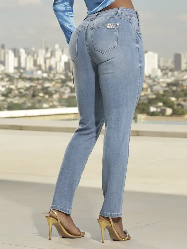 Calça Mom Com Aviamentos Em Cristal Pit Bull Jeans Premium