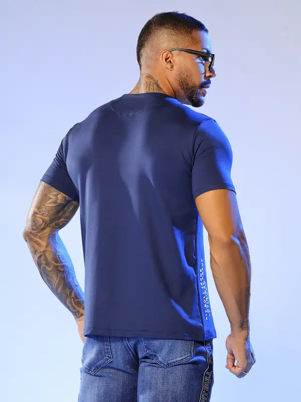 Camiseta Masculina com Estampas em Relevo Pit Bull Jeans