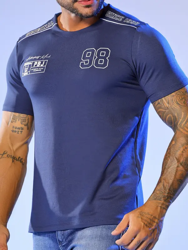 Camiseta Masculina com Estampas em Relevo Pit Bull Jeans