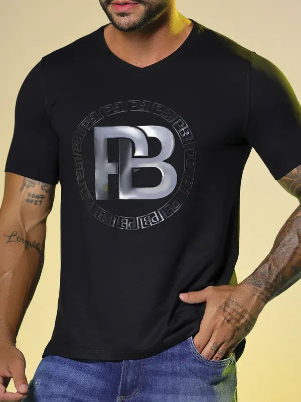 Camiseta Masculina Gola V com Estampa PB em Relevo Pit Bull Jeans