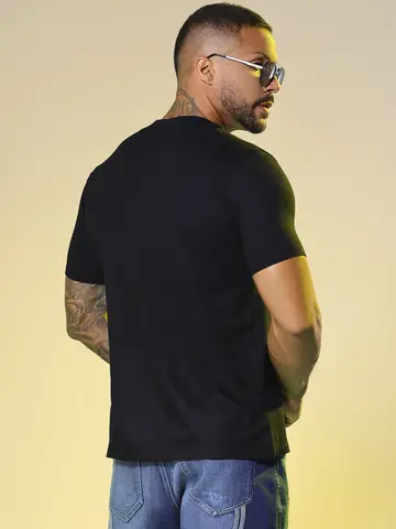Camiseta Masculina Gola V com Estampa PB em Relevo Pit Bull Jeans