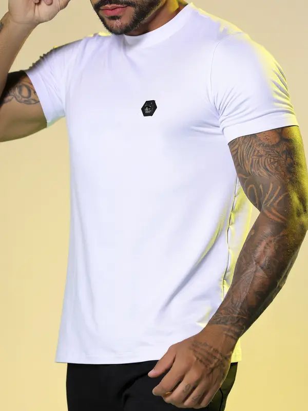 Camiseta Masculina com Estampa em Relevo e Foil Pit Bull Jeans Luxo