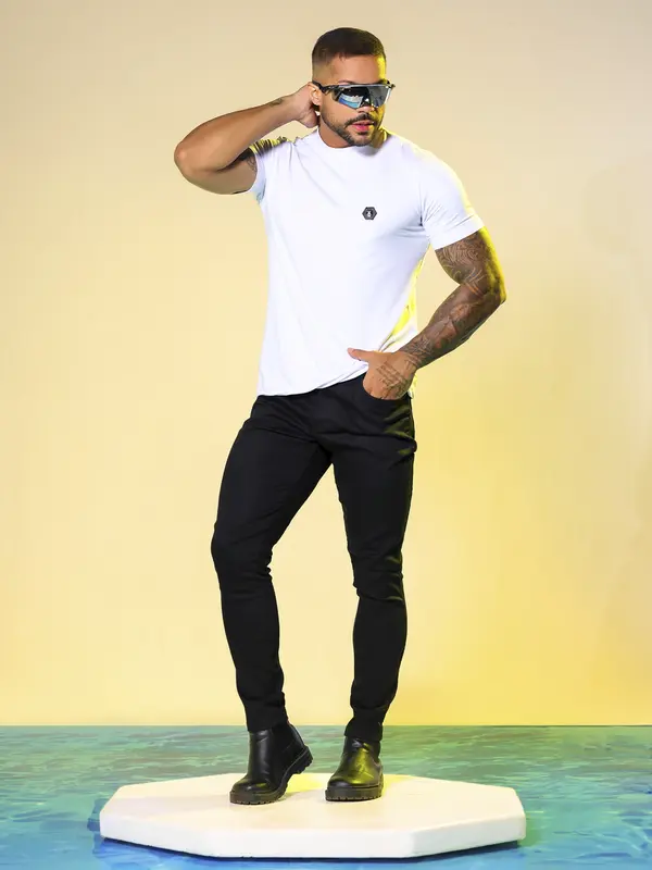 Camiseta Masculina com Estampa em Relevo e Foil Pit Bull Jeans Luxo