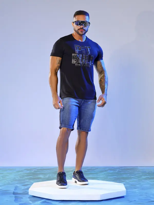 Camiseta Masculina com Estampa Pit Bull em Relevo Pit Bull Jeans Luxo