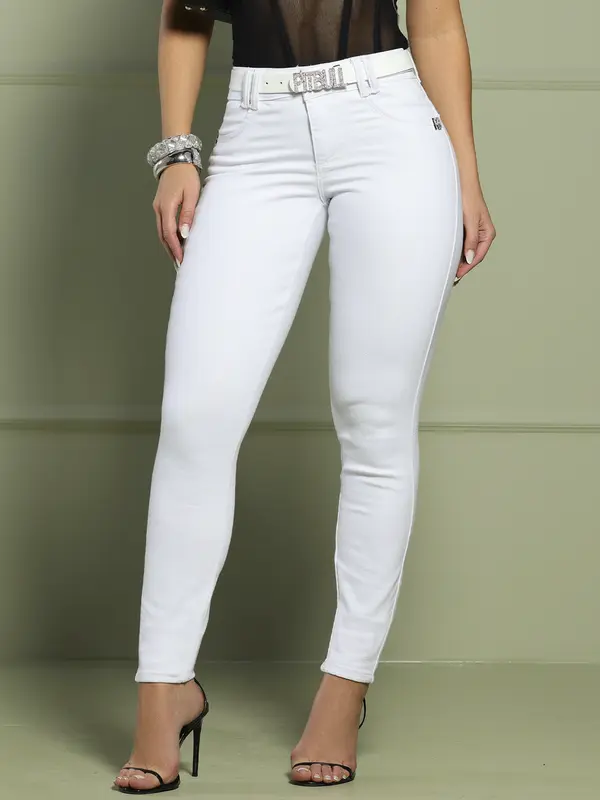Calça Hot Pants Feminina com Cinto e Detalhes Metalizados Pit Bull Jeans