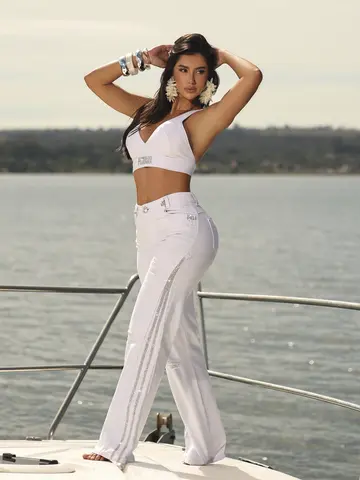 Calça Wide Leg com Mantas de Cristal Pit Bull Jeans